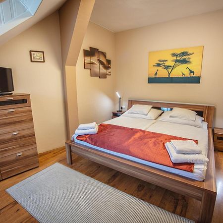 Delfin Apartman Sarvar Exterior photo